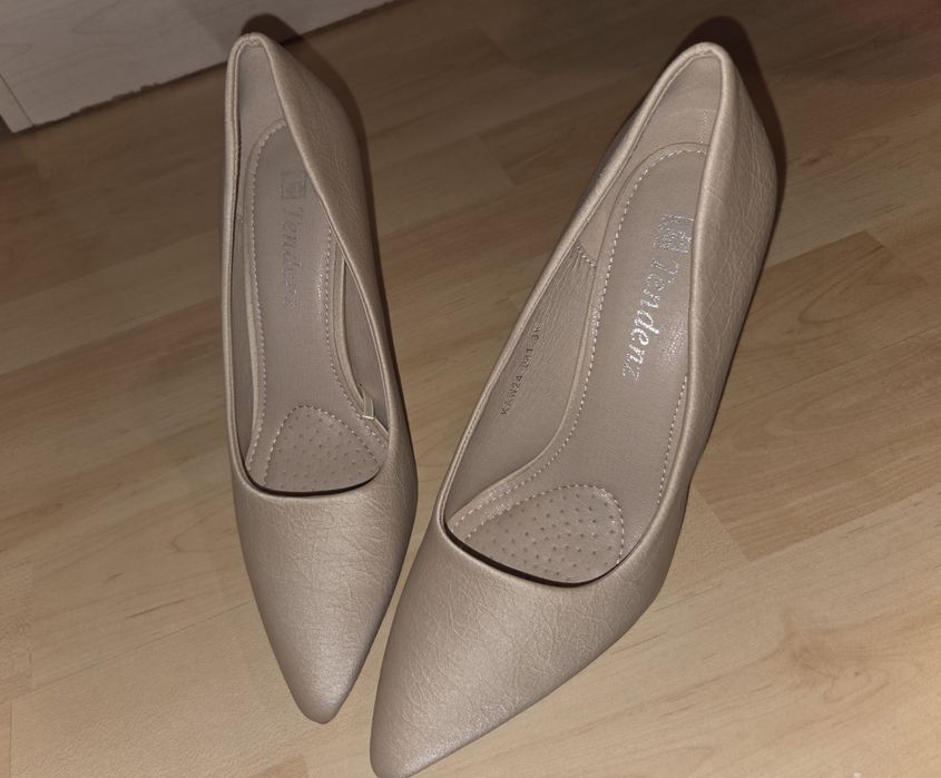 Красиви Дамски Бежови Токчета