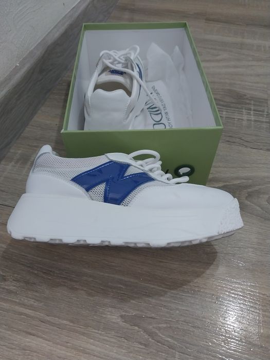 Продам кроссовки