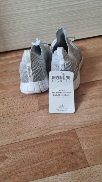 Продам новые кроссовки