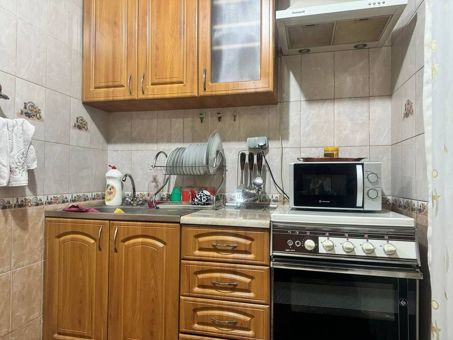 срочно! Юнусабад-15 2/1/4напротив  метро Туркистон, первая линия