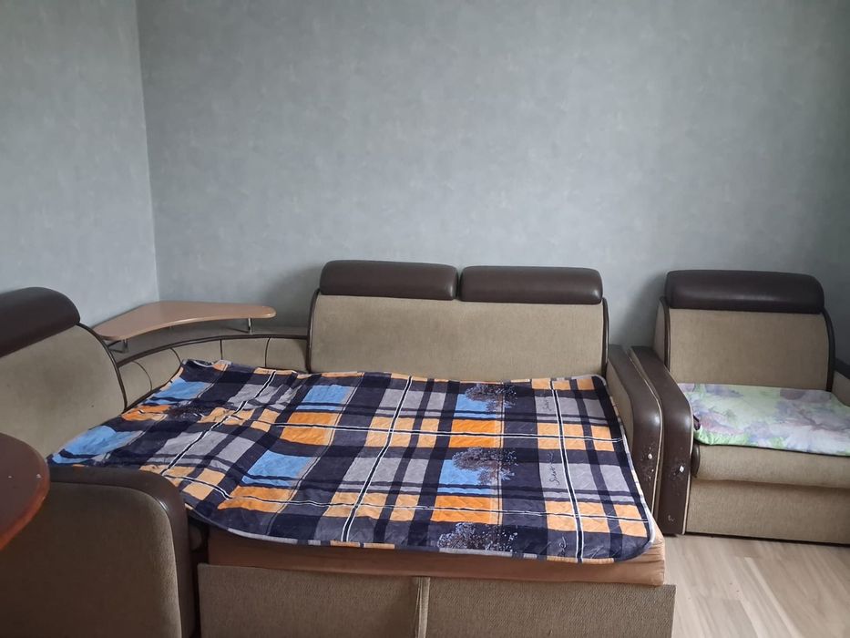 Продам диван и два кресла