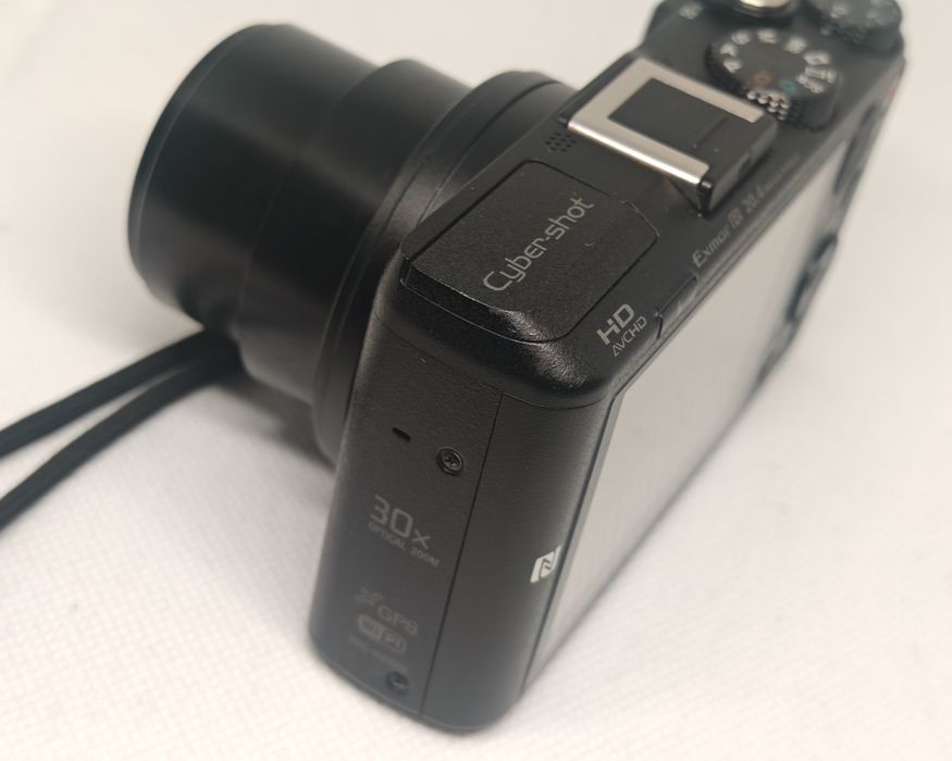 Sony Cyber-shot DSC-HX60V – compactă premium cu zoom 30x