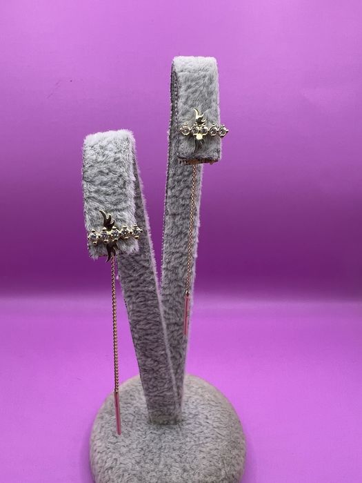 Продам золотые серьги - гвоздики.