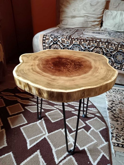 Masa pentru cafea, lucrata manual 100% lemn masiv.