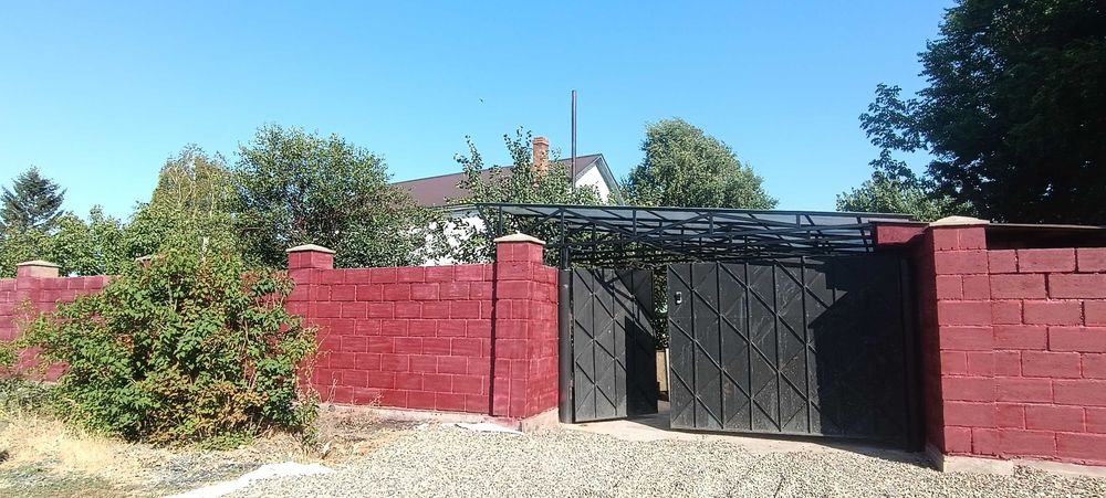 Продам трехэтажный дом  на Аблакетке