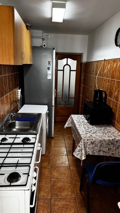 Caut 2 Colege de apartament Iasi 2 min de UMF