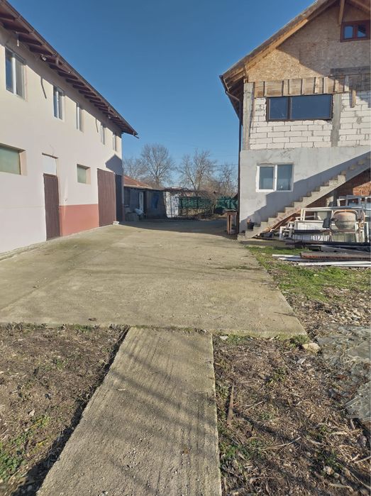 Casa + hala de vanzare