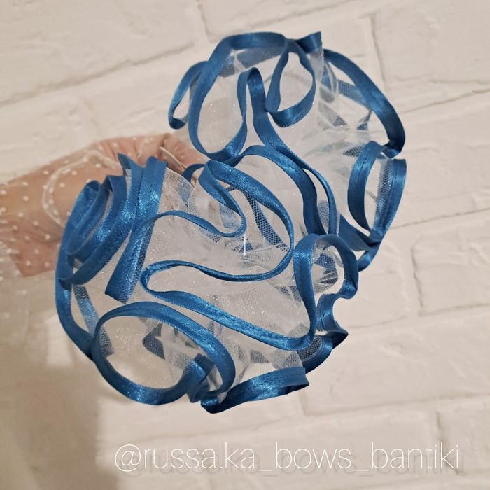 Продам голубые бантики ручной работы