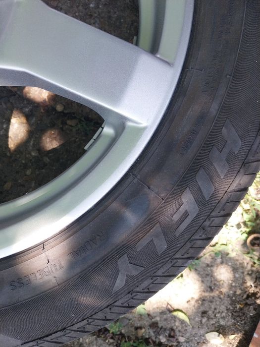 Оригинални алуминиеви джанти с нови летни гуми Toyota 5х114.3х16