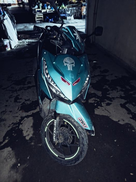 Продаётся скутер Honda Click 175