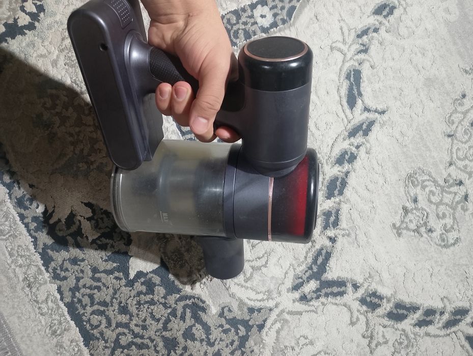 Продаю ручной пылесос