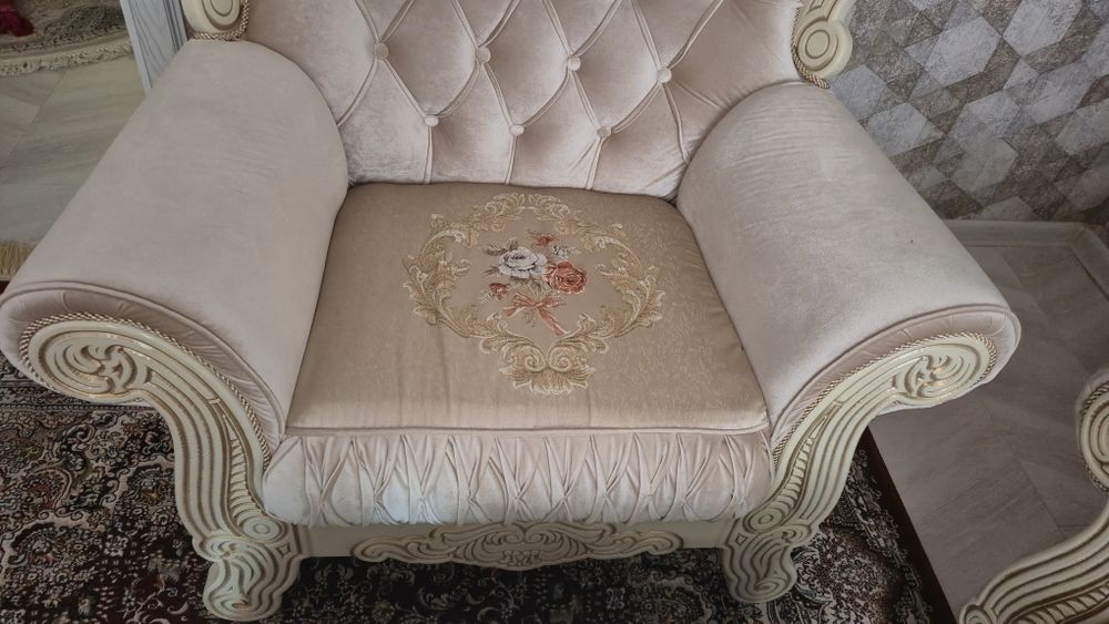 Комплект мягкой мебели для гостиной