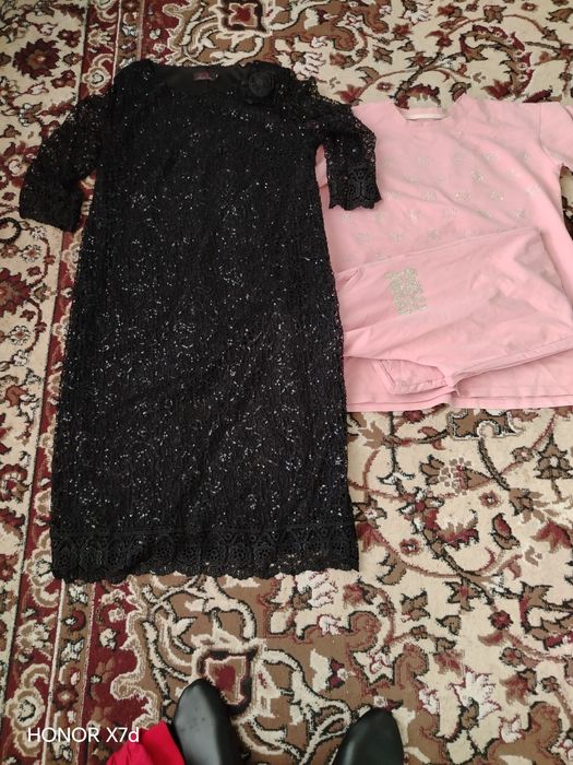 Одежда разные, женские отдам даром все чистые, пачти новые некоторые,