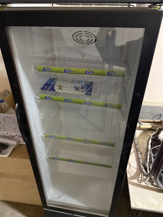 Витринный холодильник ЯНГИ