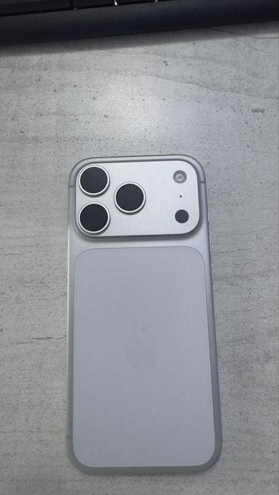 Продам айфон 17 про 512гб