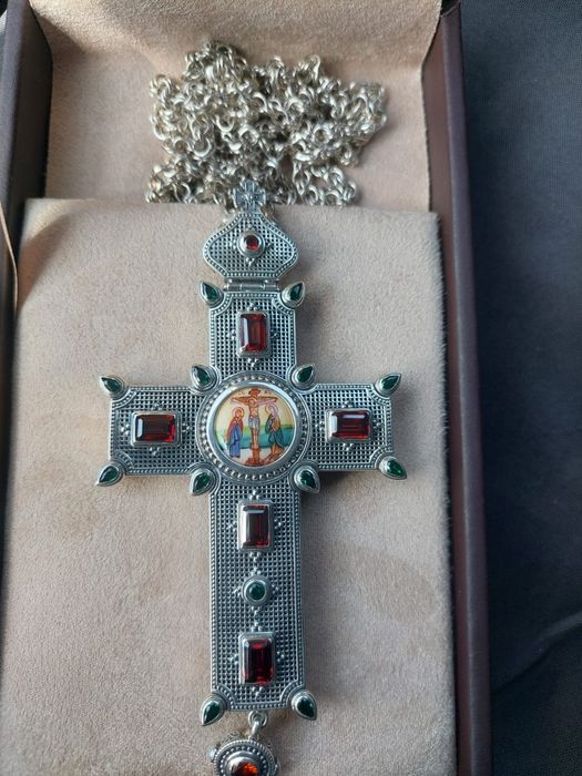 Vand Cruci Argint pur suflate cu Aur 24 de k pectorale deosebite.