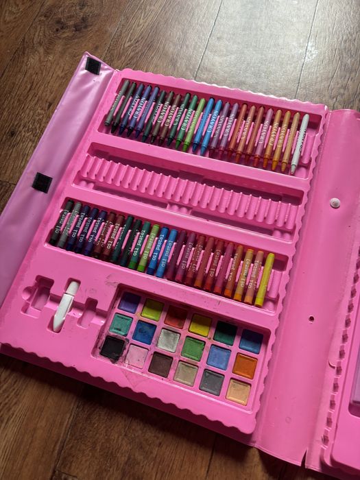 Набор для творчества 208 предметов с мольбертом