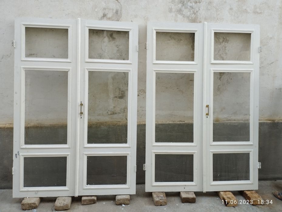 Деревные двери от стенки вместе со стеклами