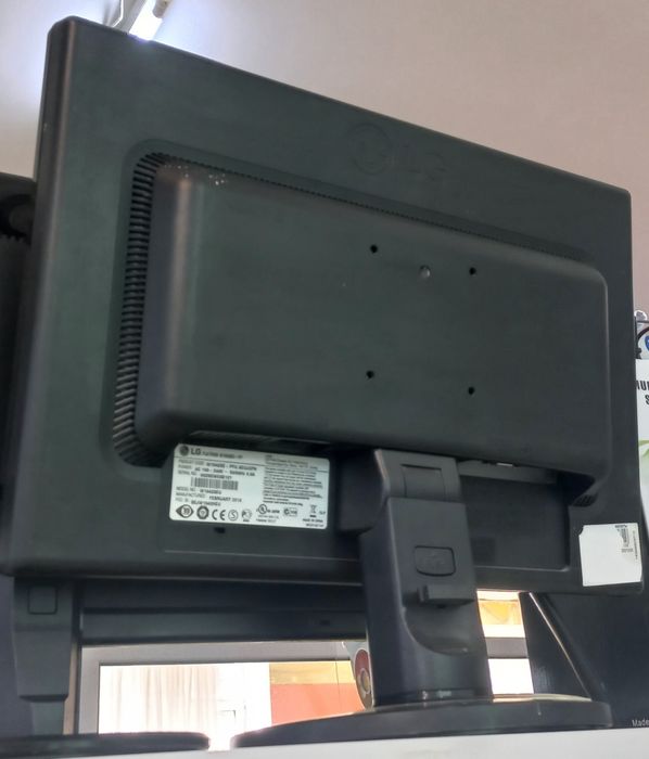 Мониторы разные Aser, LG, benq