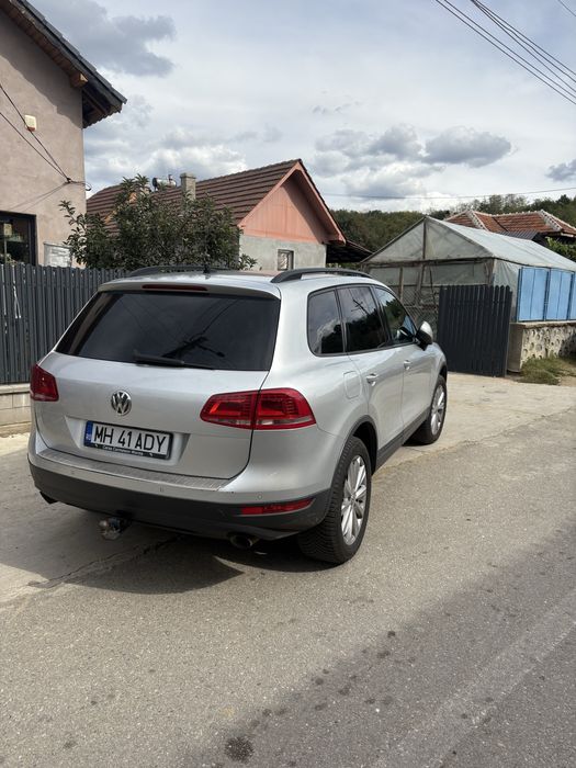 Vând Volkswagen Touareg 2013