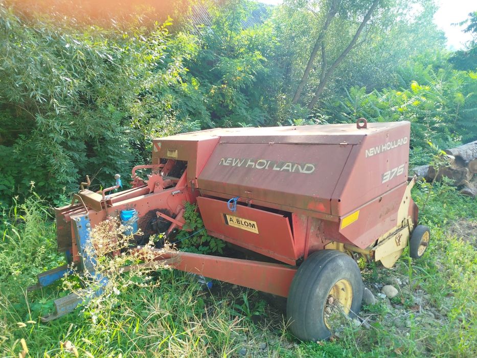 Vând presă baloti new holland 376 cu mici probleme