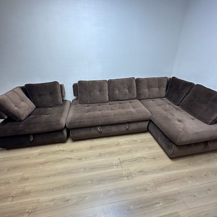 Угловой диван……..