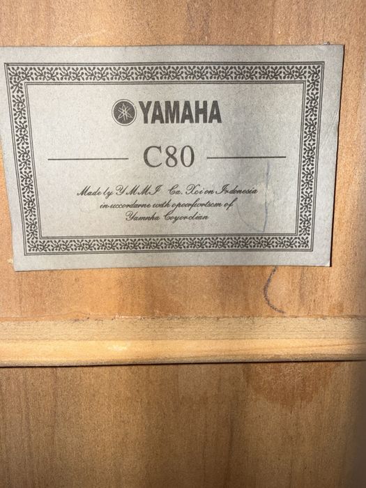 На продаже гитара  Yamaha C - 80