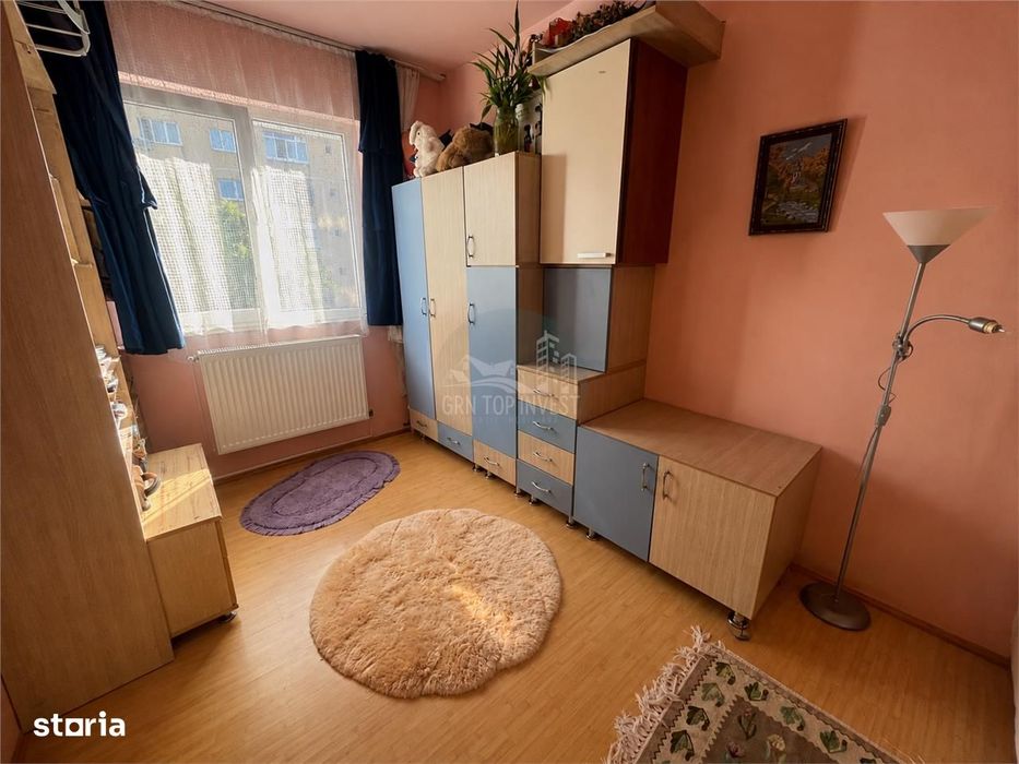 Apartament 2 camere etaj intermediar zona Vasile Aaron