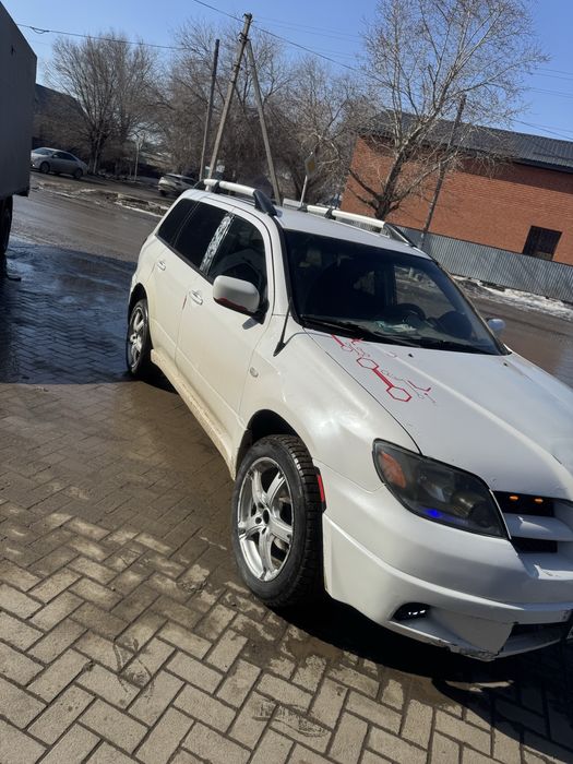 Продам авто митсубиси аудлендр 2002 года