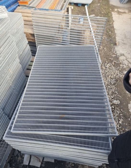 Gratare zincate galvanizate