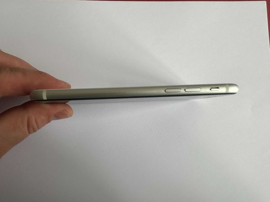 iPhone SE 2020 - БЯЛ - 64GB - Фабрично Отключен - НОВА БАТЕРИЯ !!!