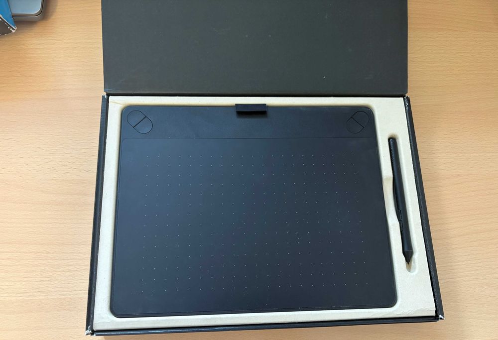Tabletă grafică Wacom Intuos CTH-690 Medium, cu stilus nou