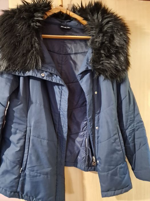 Преходно тъмно синьо яке