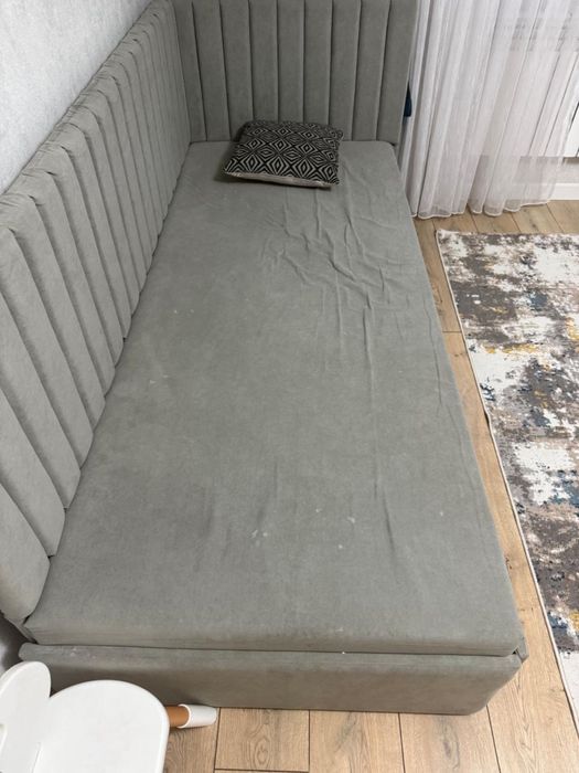 Продается шкаф и кровать.