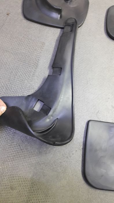 Брызговики на Mercedes Benz E class w124