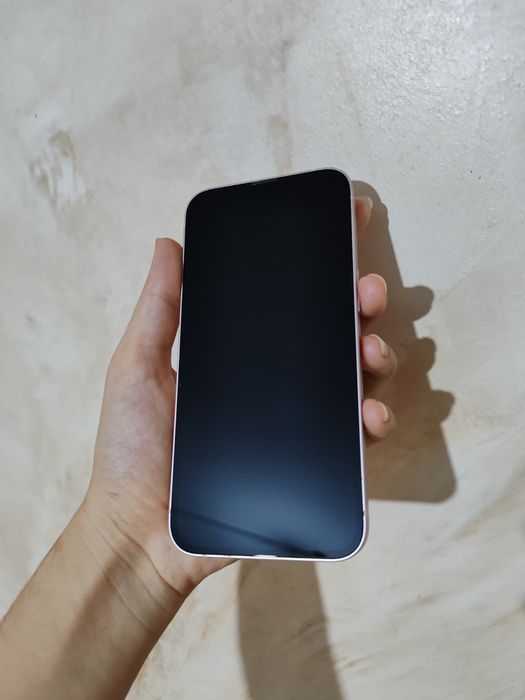 Iphone 13 pink idealni