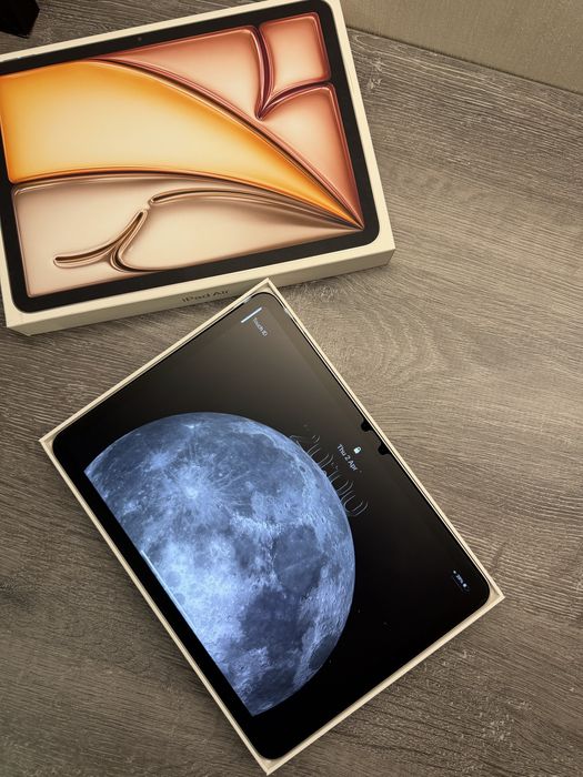 Pachet: iPad Air 11-inch (M3) Wi-Fi, 256GB, Starlight, garantie pana in 01.10.2027; Pencil Pro ; Husa orginala ; Folie de protectie privacy