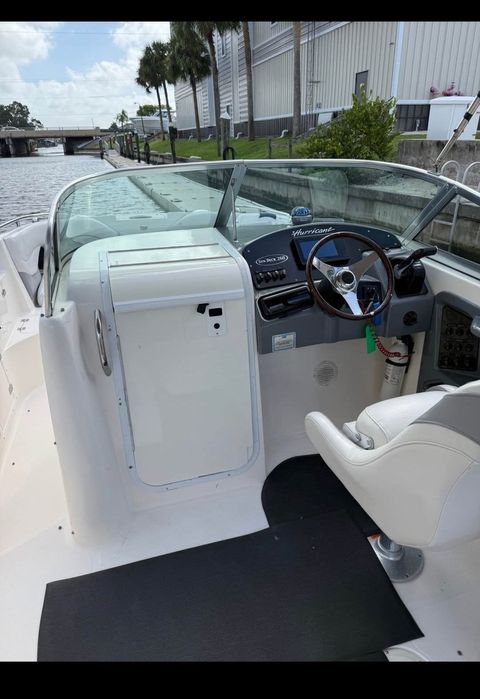 Продаётся Катер Hurricane с мотором Yamaha 350  V8