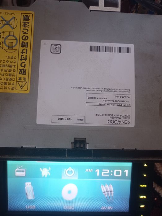 Avtomobil uchun manitorli magnitafon