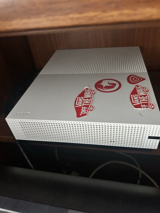 Xbox one S 1TB + 1 controller + 19 jocuri