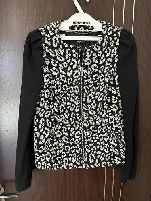 Сако на марката MANGO