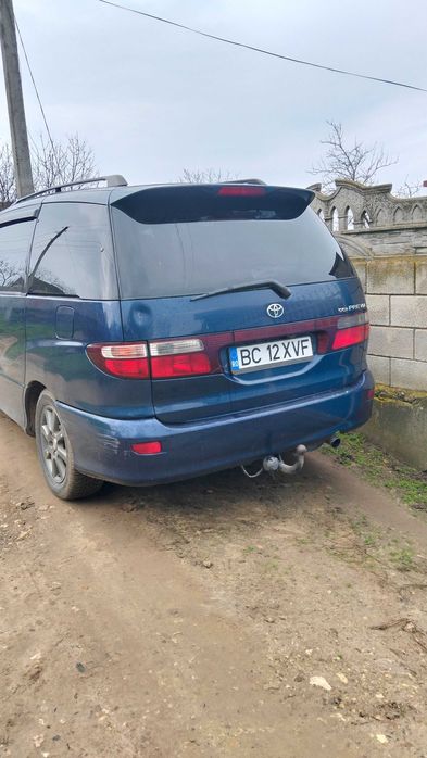 Se vinde mașină Toyota Previa în stare bună de funcționare.
