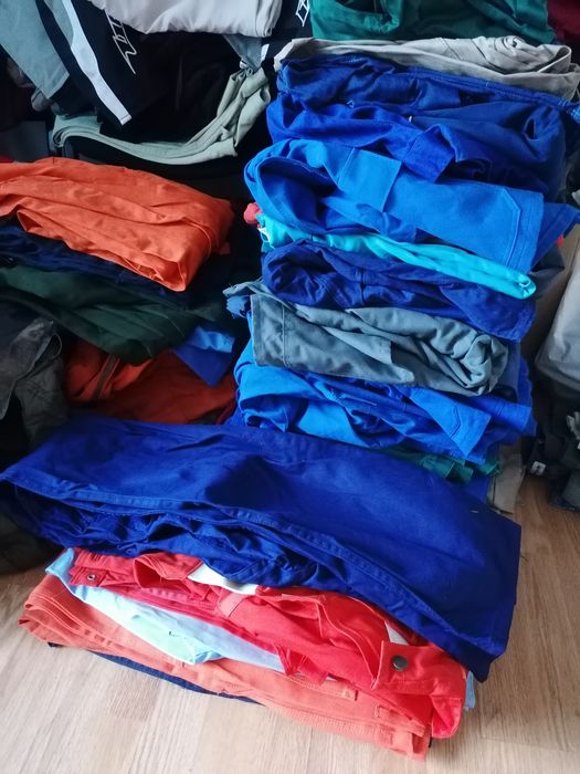 Vând salopete noi, f ieftin
