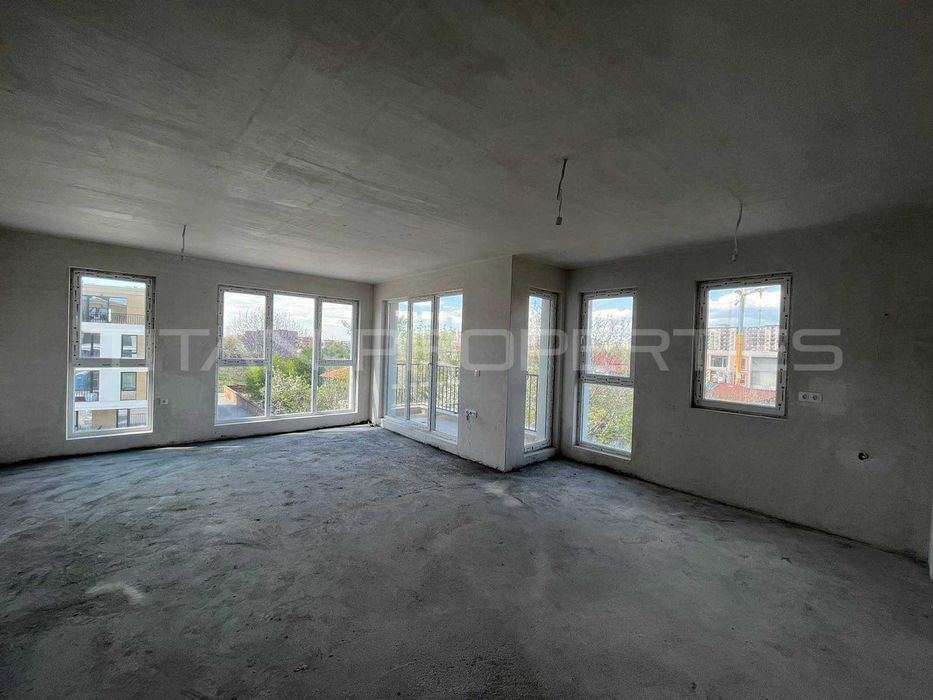 Продава се Тристаен апартамент в Пловдив, Беломорски - 127 кв.м за 1201 €/кв.м - Снимка #1