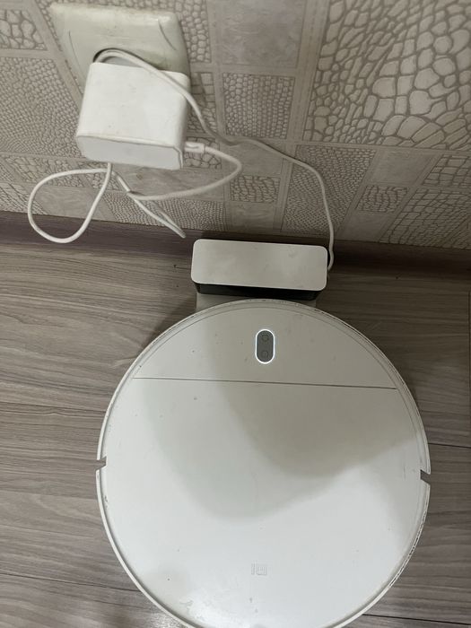 Робот пылесос помошник по дому