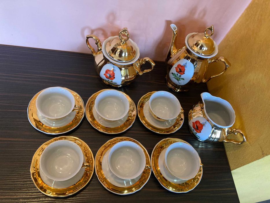 Възхитителен винтидж сервиз за кафе/чай с позлата, перфектно състояние
