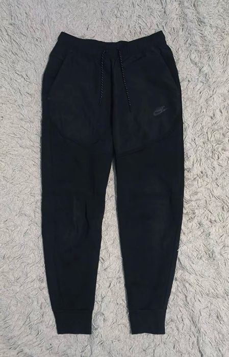 Pantaloni Nike Tech