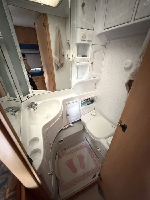 Rulotă Hobby De Luxe 1998 | Pat matrimonial | Baie cu WC și duș | Frigider | Încălzire