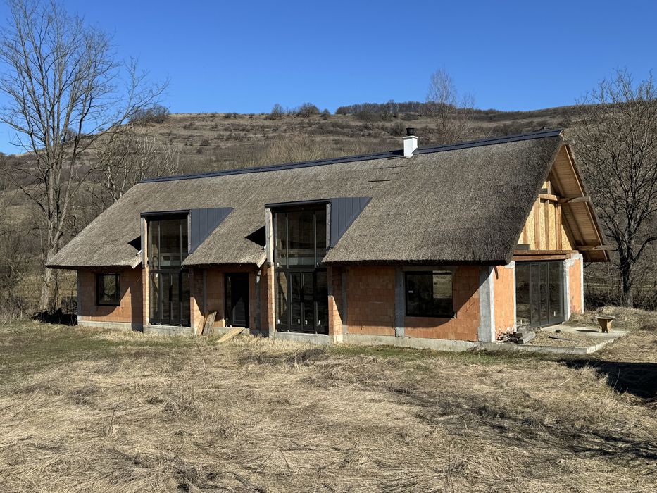 Casa noua + casa traditionala de vanzare - Com. Alma, jud. Sibiu