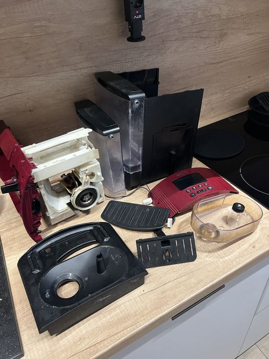 Dezmembrez Espressor automat KRUPS espresseria EA816570 EA816B piese